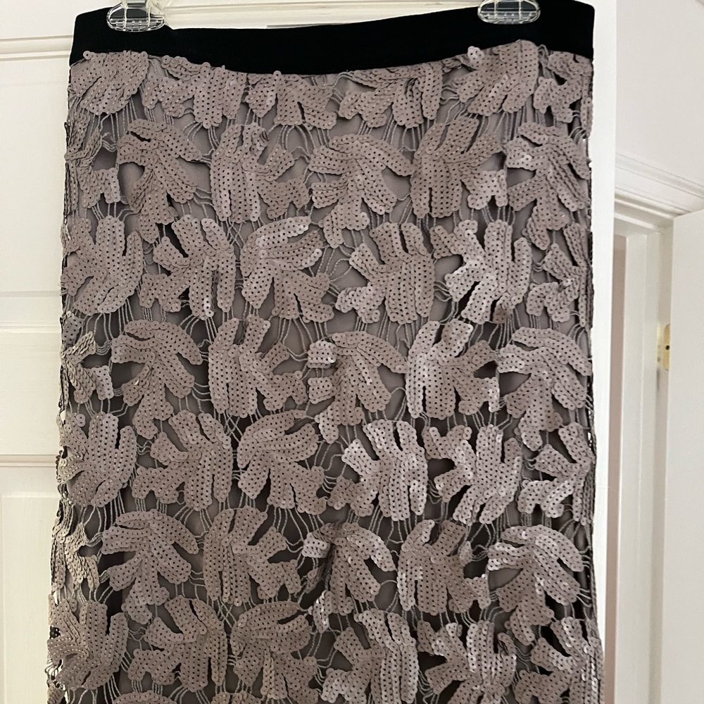 Knee length sequence skirt